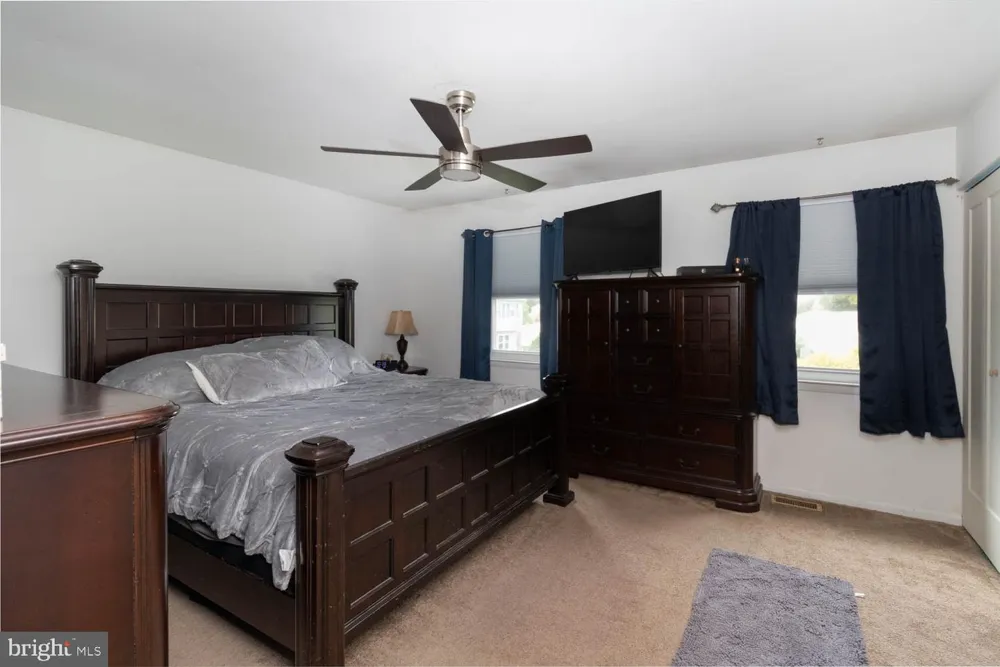 15 CARRIAGE DRIVE Horsham, PA 19044