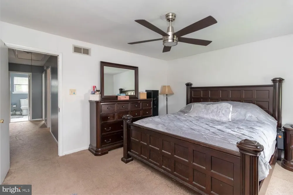15 CARRIAGE DRIVE Horsham, PA 19044