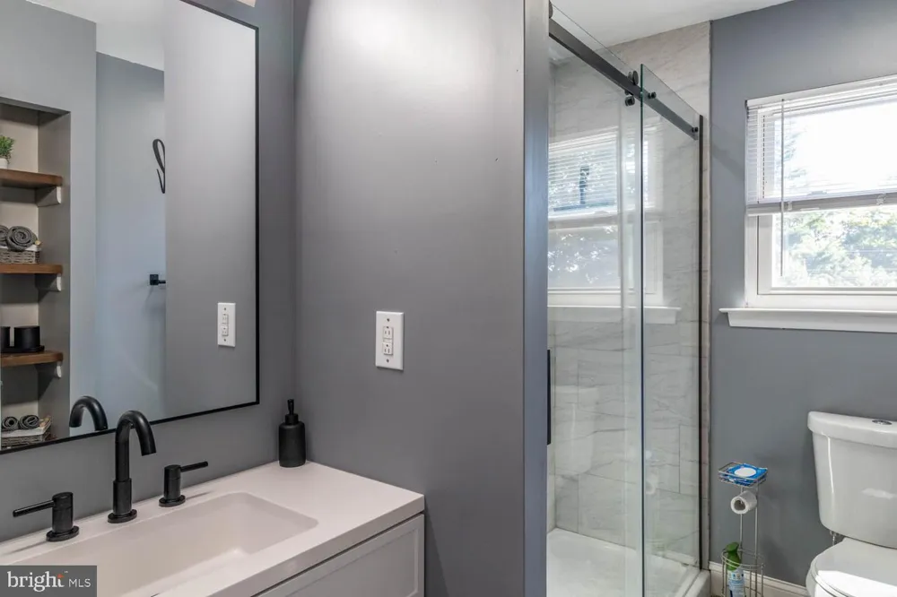 15 CARRIAGE DRIVE Horsham, PA 19044