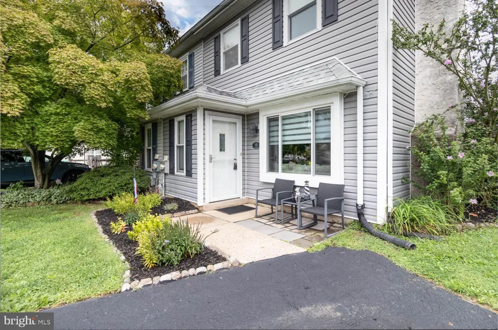 15 CARRIAGE DRIVE Horsham, PA 19044