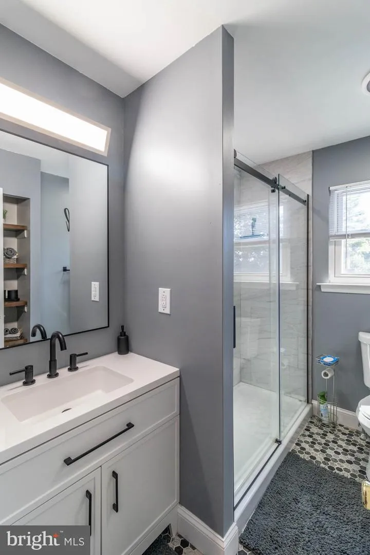 15 CARRIAGE DRIVE Horsham, PA 19044