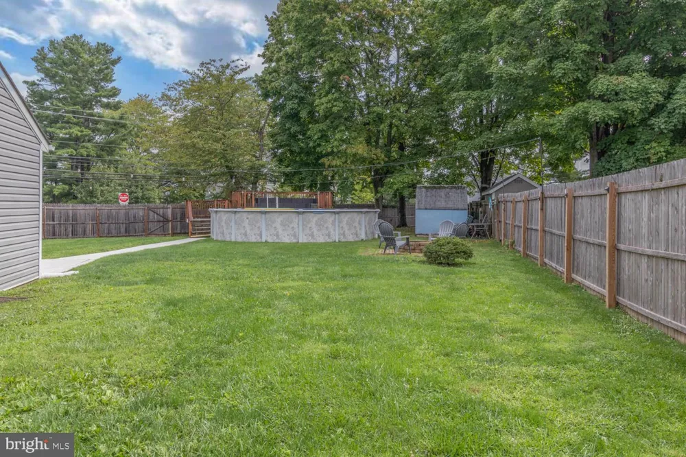 15 CARRIAGE DRIVE Horsham, PA 19044