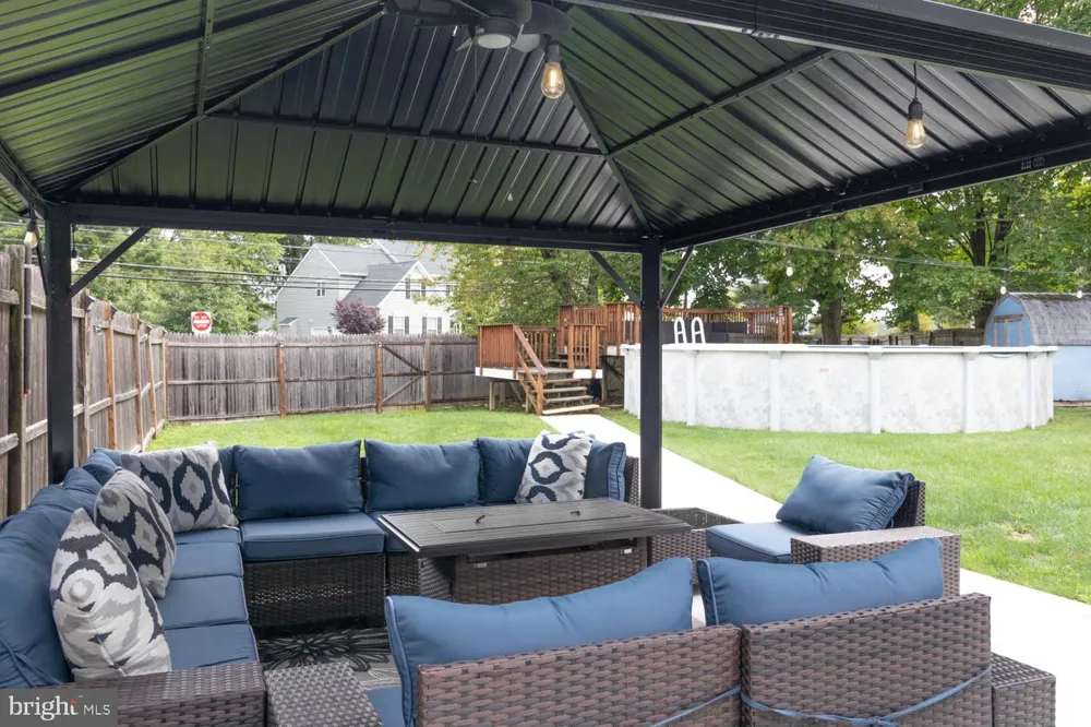 15 CARRIAGE DRIVE Horsham, PA 19044