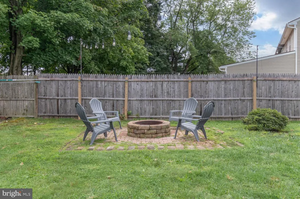 15 CARRIAGE DRIVE Horsham, PA 19044