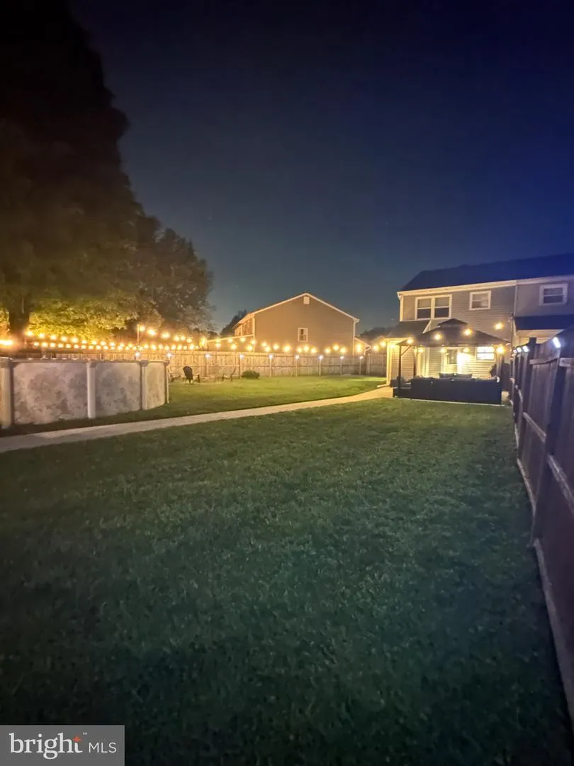 15 CARRIAGE DRIVE Horsham, PA 19044