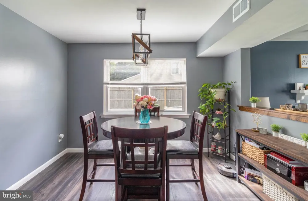 15 CARRIAGE DRIVE Horsham, PA 19044