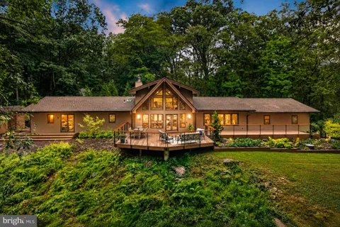 602 FEATHERBED LANE