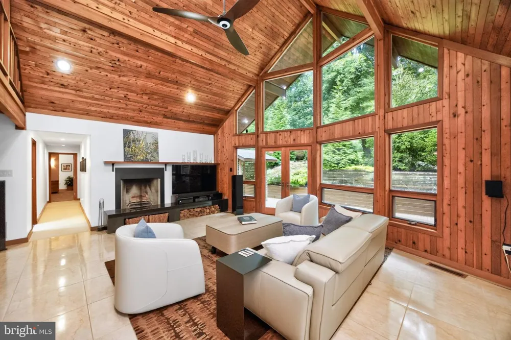 602 FEATHERBED LANE Garnet Valley, PA 19060