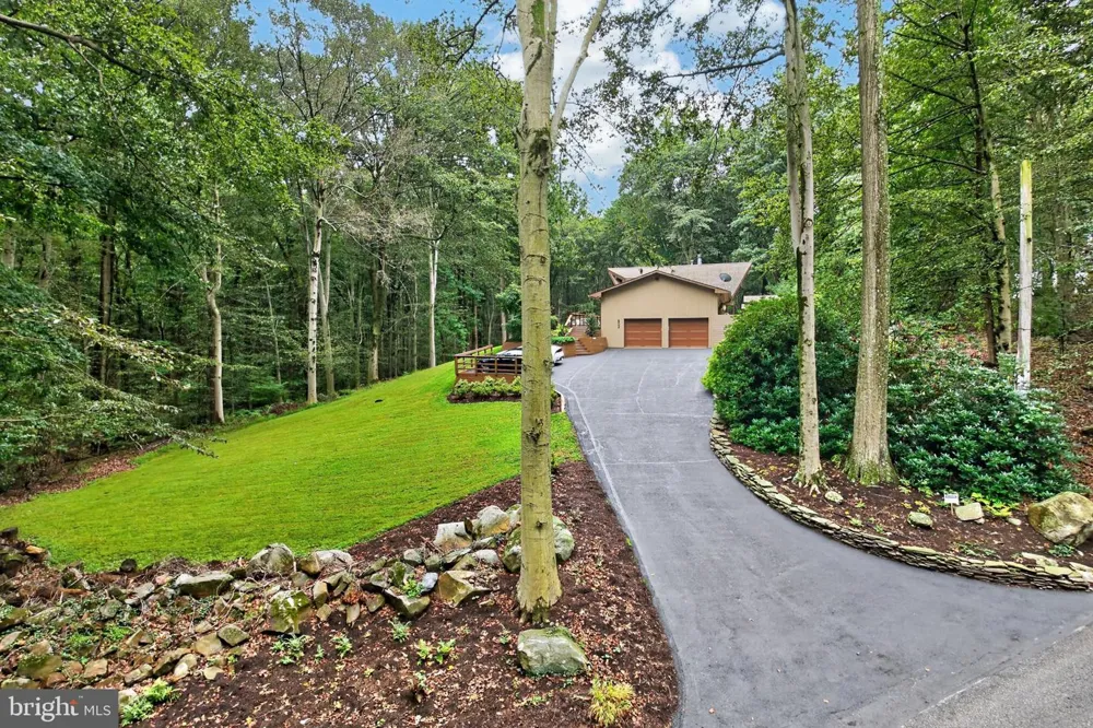602 FEATHERBED LANE Garnet Valley, PA 19060