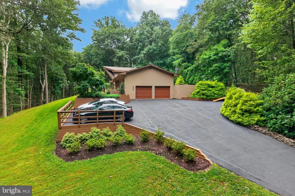 602 FEATHERBED LANE Garnet Valley, PA 19060