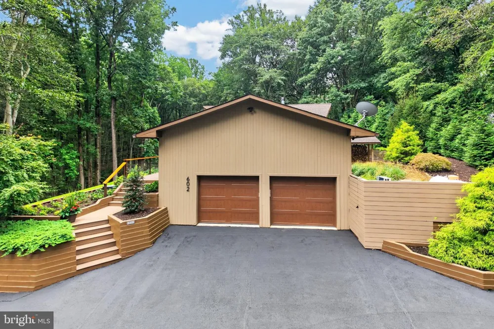 602 FEATHERBED LANE Garnet Valley, PA 19060