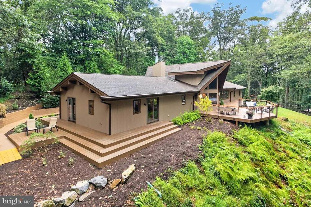602 FEATHERBED LANE Garnet Valley, PA 19060