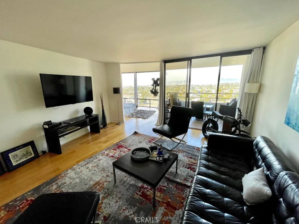 4265 Marina City Drive #805 Marina del Rey, CA 90292