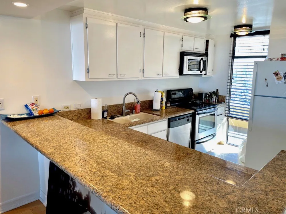 4265 Marina City Drive #805 Marina del Rey, CA 90292