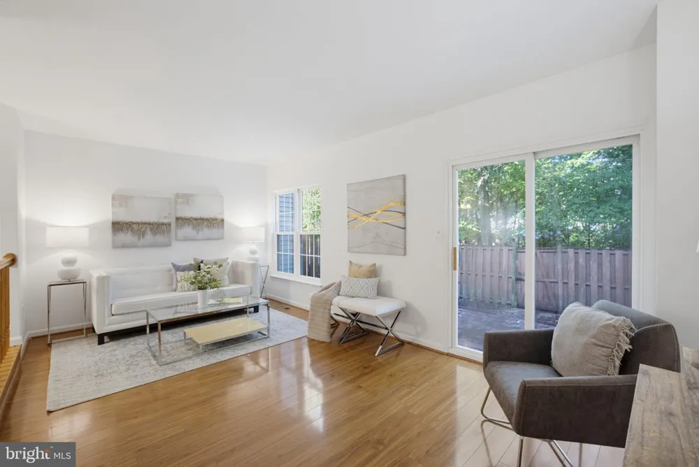 6048 RAINA DRIVE Centreville, VA 20120