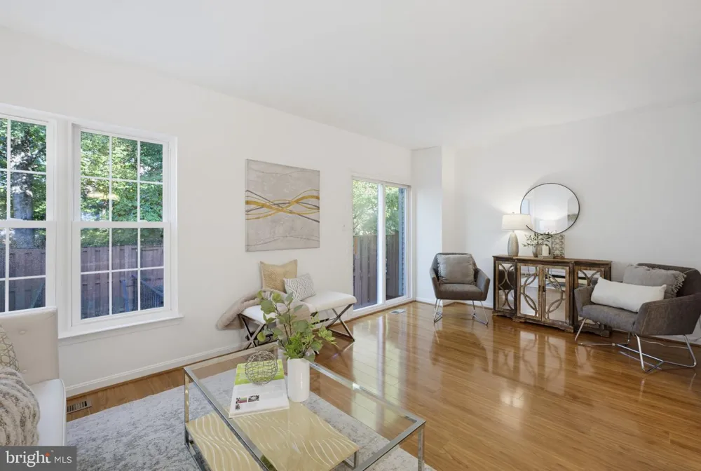 6048 RAINA DRIVE Centreville, VA 20120