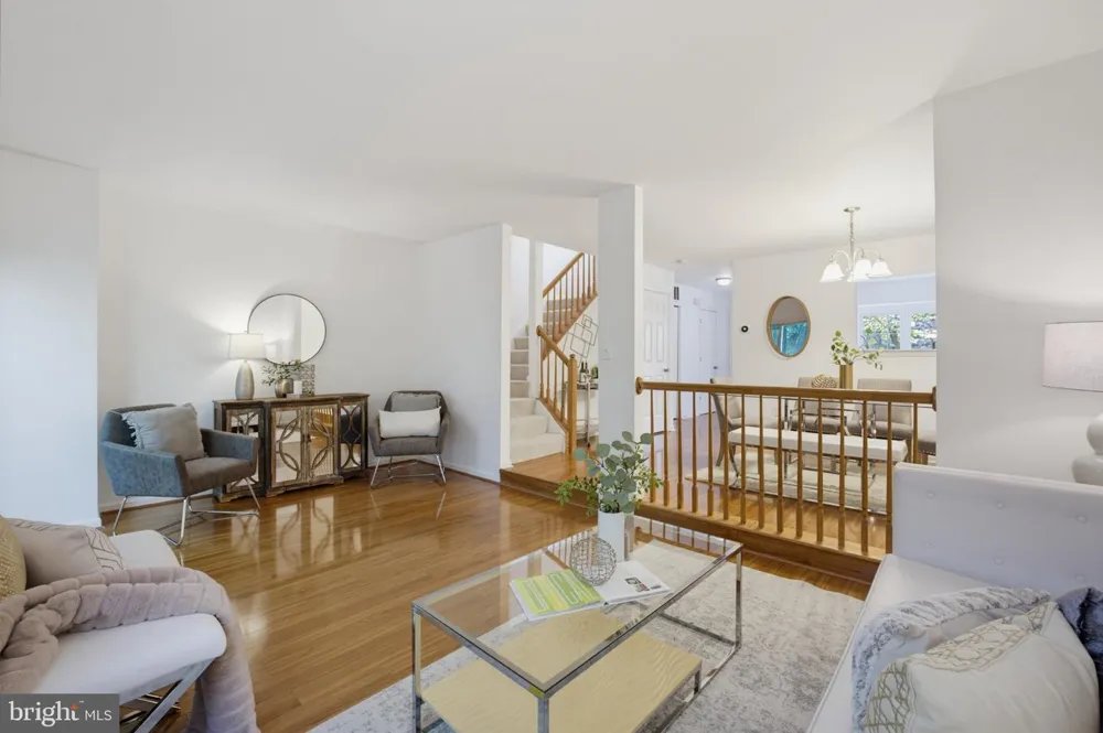 6048 RAINA DRIVE Centreville, VA 20120