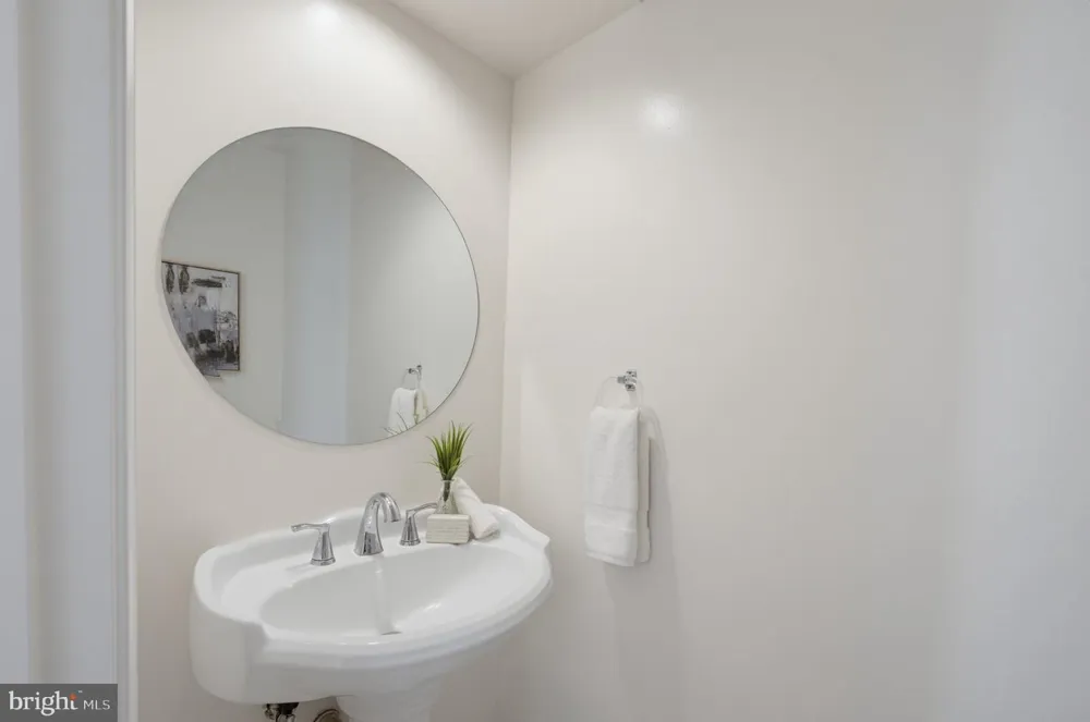6048 RAINA DRIVE Centreville, VA 20120