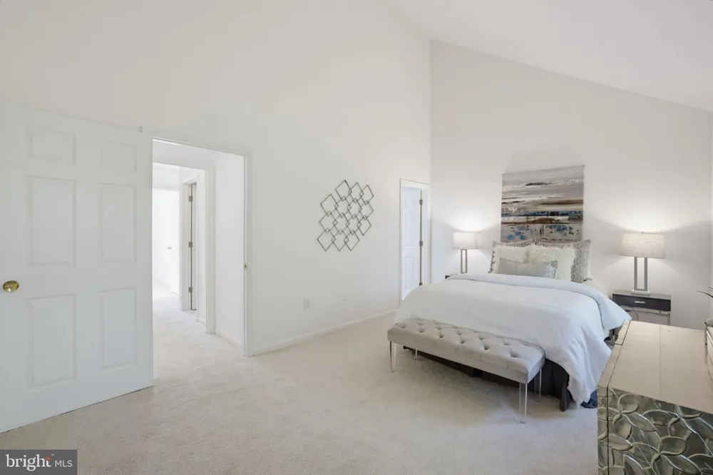 6048 RAINA DRIVE Centreville, VA 20120