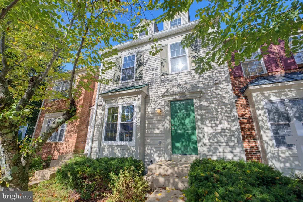 6048 RAINA DRIVE Centreville, VA 20120
