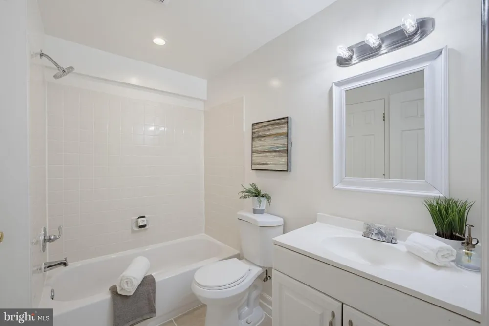 6048 RAINA DRIVE Centreville, VA 20120