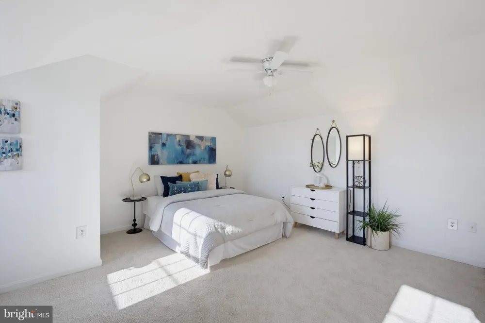 6048 RAINA DRIVE Centreville, VA 20120
