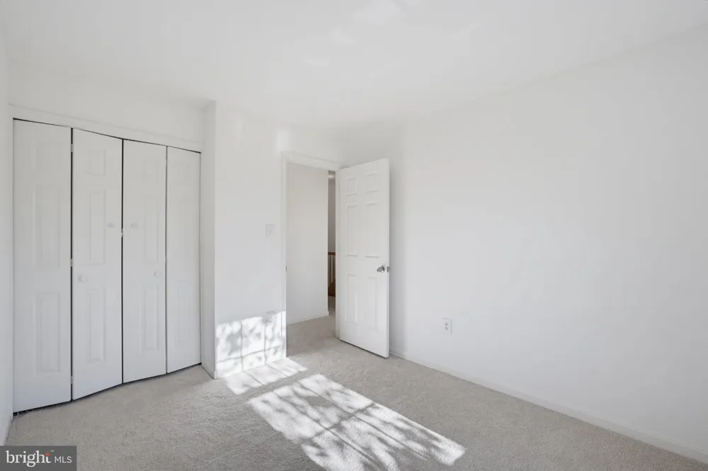 6048 RAINA DRIVE Centreville, VA 20120
