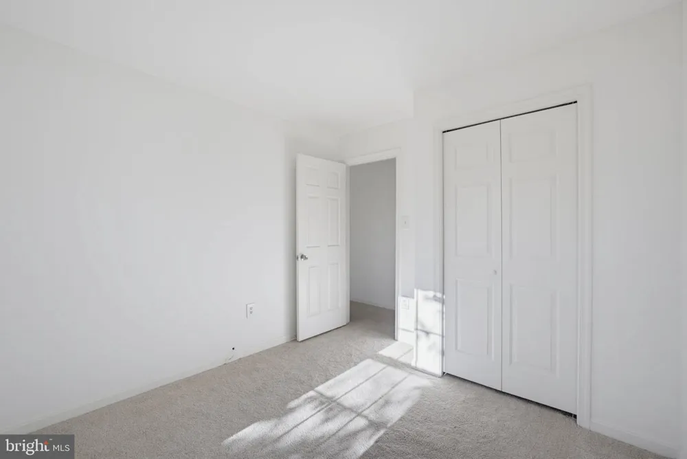 6048 RAINA DRIVE Centreville, VA 20120