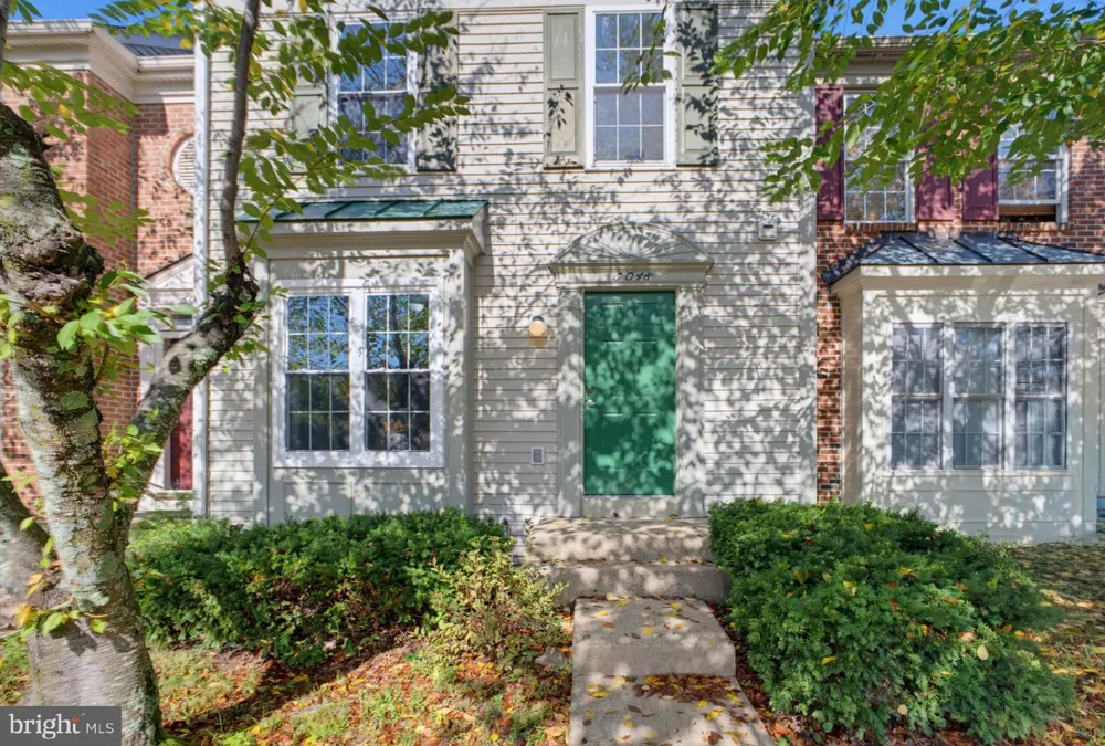 6048 RAINA DRIVE Centreville, VA 20120