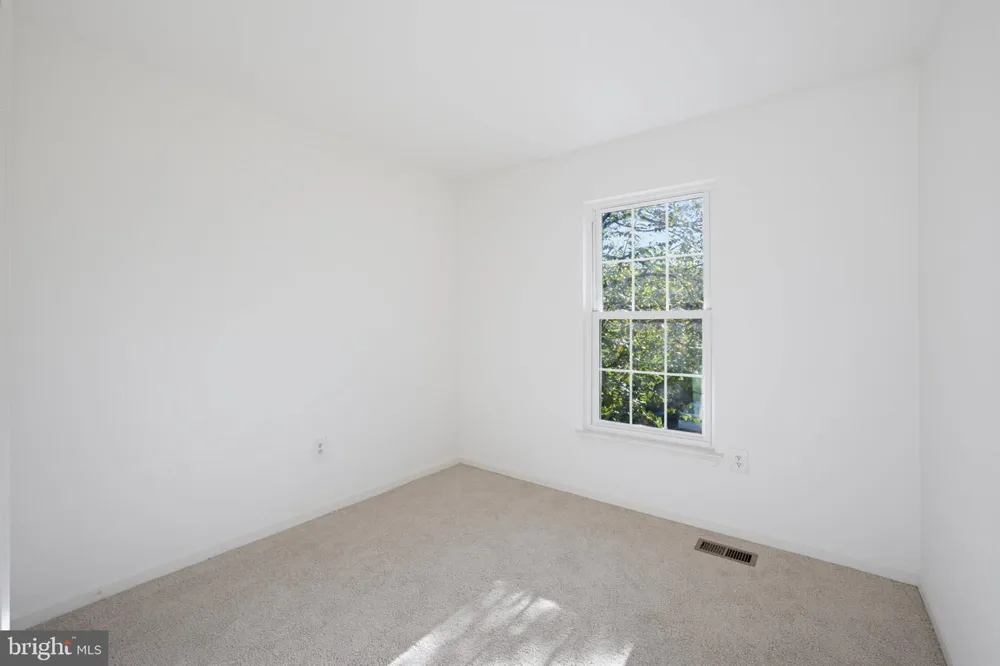 6048 RAINA DRIVE Centreville, VA 20120