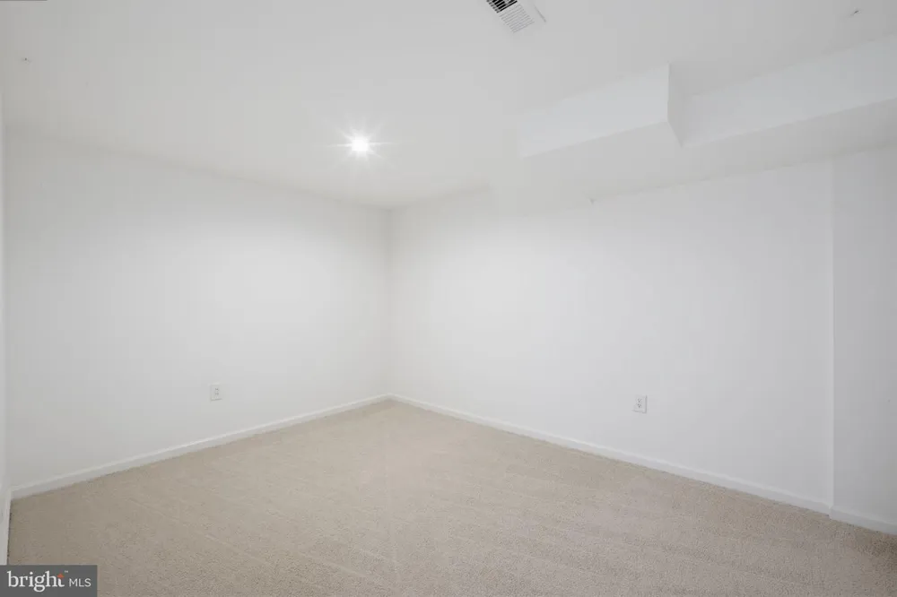 6048 RAINA DRIVE Centreville, VA 20120