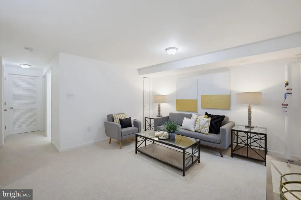6048 RAINA DRIVE Centreville, VA 20120