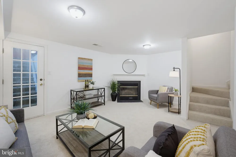 6048 RAINA DRIVE Centreville, VA 20120