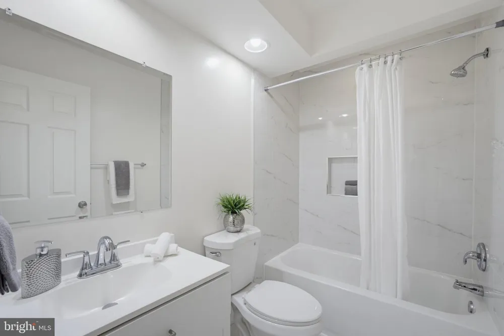 6048 RAINA DRIVE Centreville, VA 20120