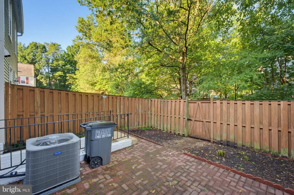 6048 RAINA DRIVE Centreville, VA 20120
