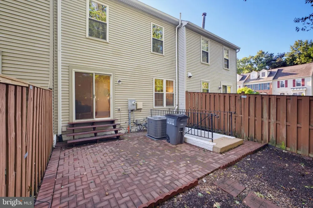 6048 RAINA DRIVE Centreville, VA 20120