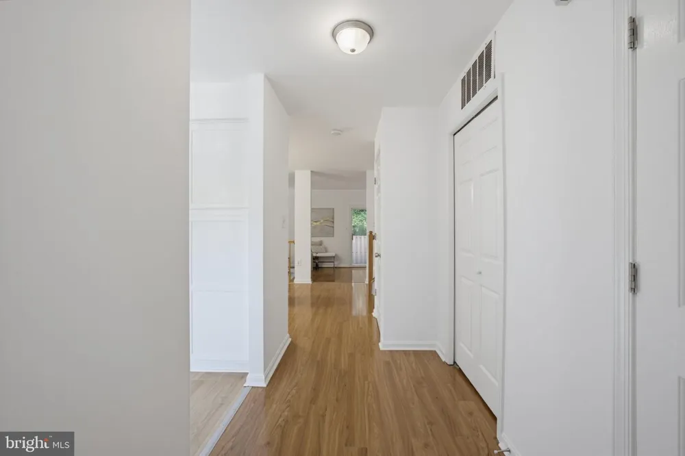 6048 RAINA DRIVE Centreville, VA 20120