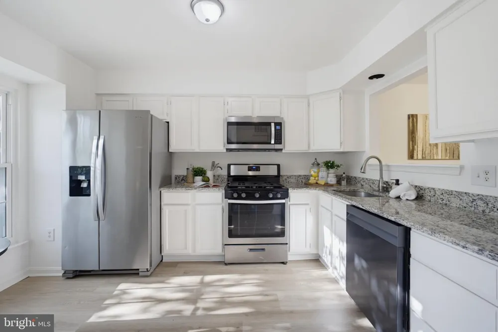 6048 RAINA DRIVE Centreville, VA 20120