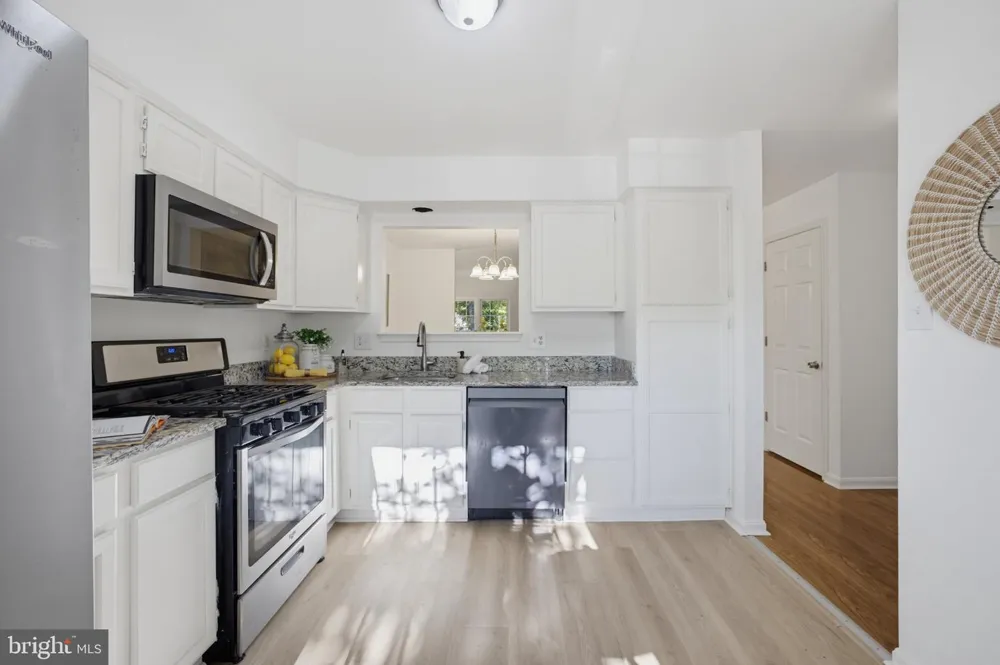 6048 RAINA DRIVE Centreville, VA 20120