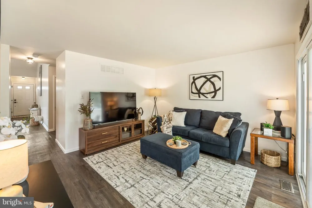 435 LONGFELLOW DRIVE Williamstown, NJ 08094