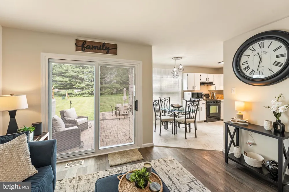 435 LONGFELLOW DRIVE Williamstown, NJ 08094