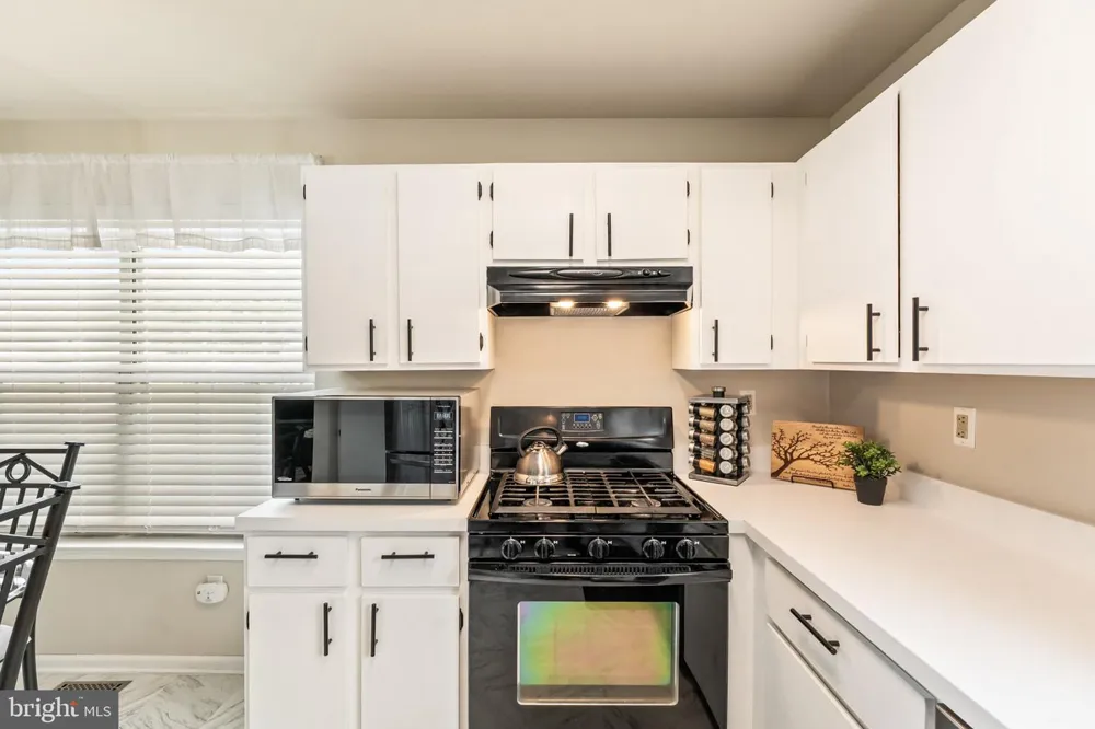 435 LONGFELLOW DRIVE Williamstown, NJ 08094