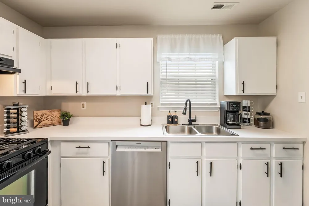 435 LONGFELLOW DRIVE Williamstown, NJ 08094