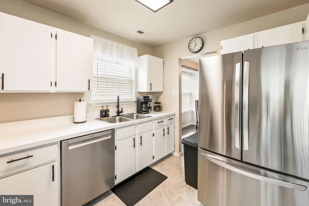 435 LONGFELLOW DRIVE Williamstown, NJ 08094