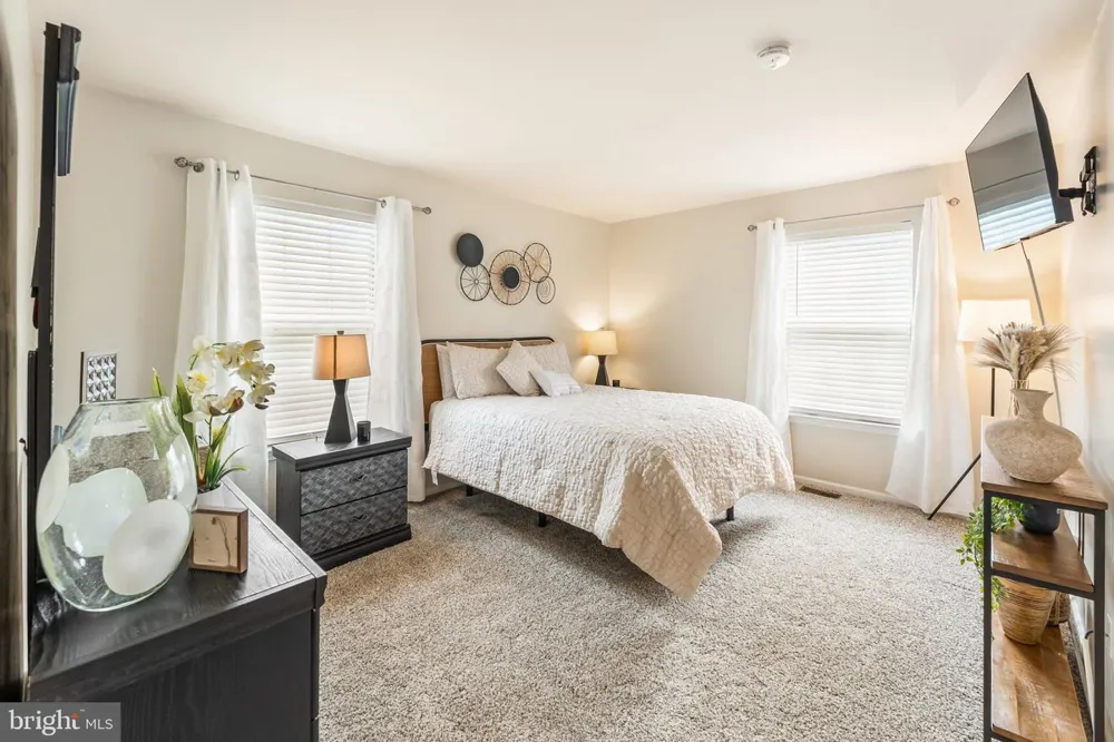 435 LONGFELLOW DRIVE Williamstown, NJ 08094