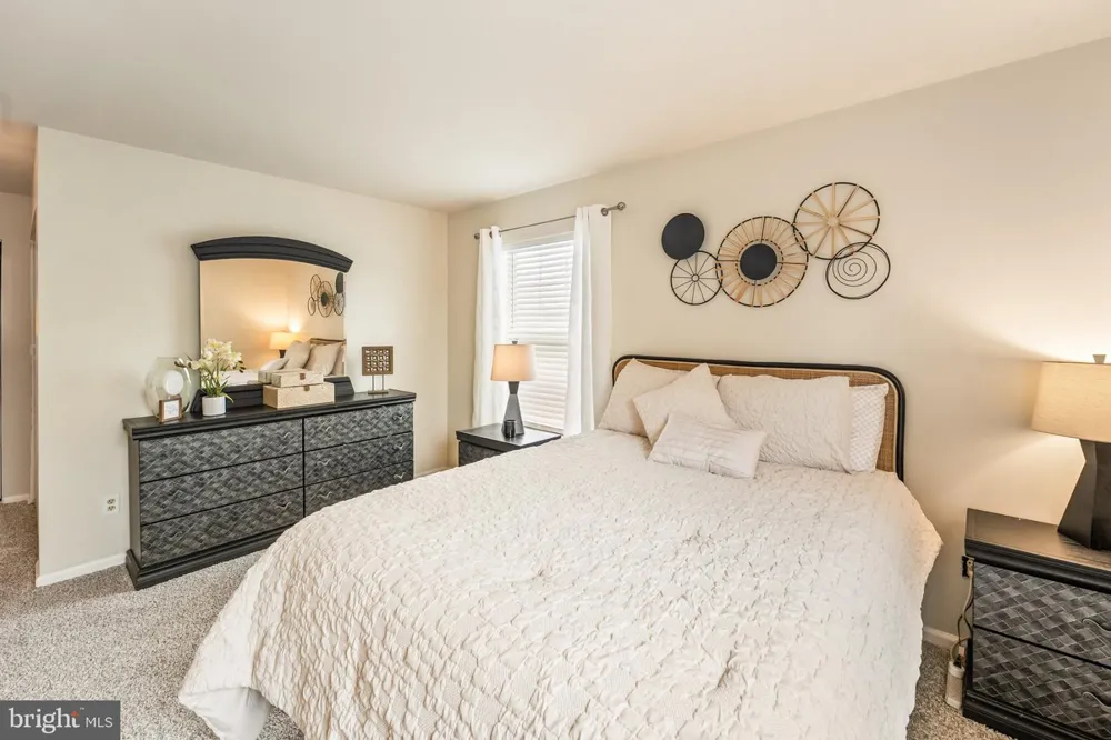 435 LONGFELLOW DRIVE Williamstown, NJ 08094