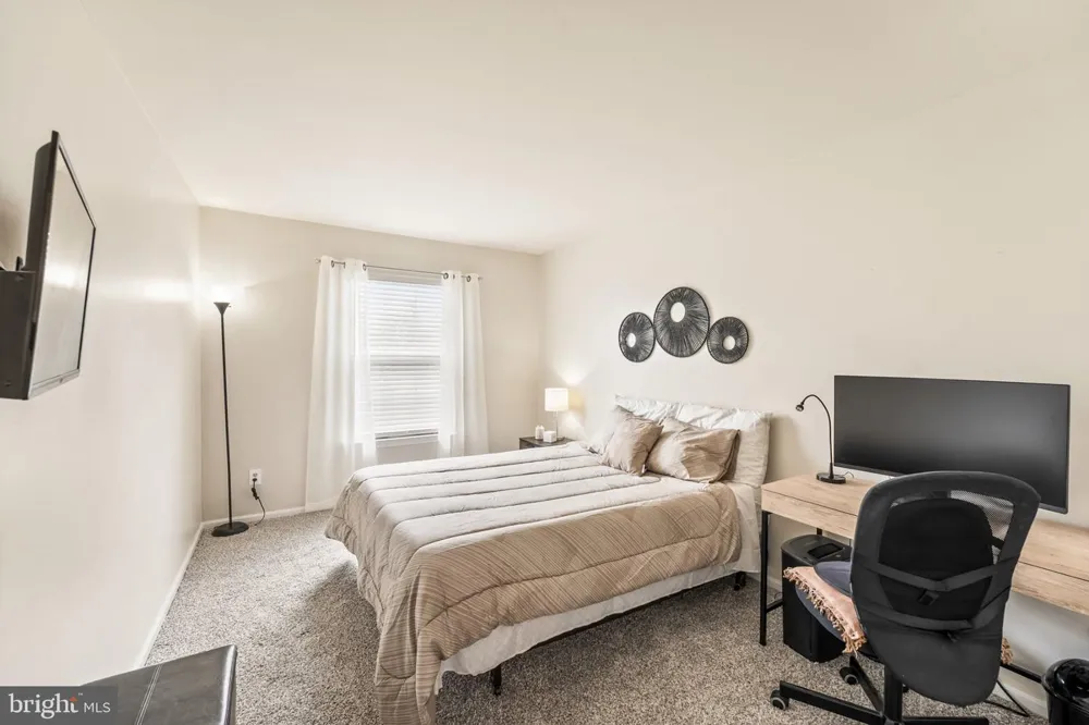435 LONGFELLOW DRIVE Williamstown, NJ 08094