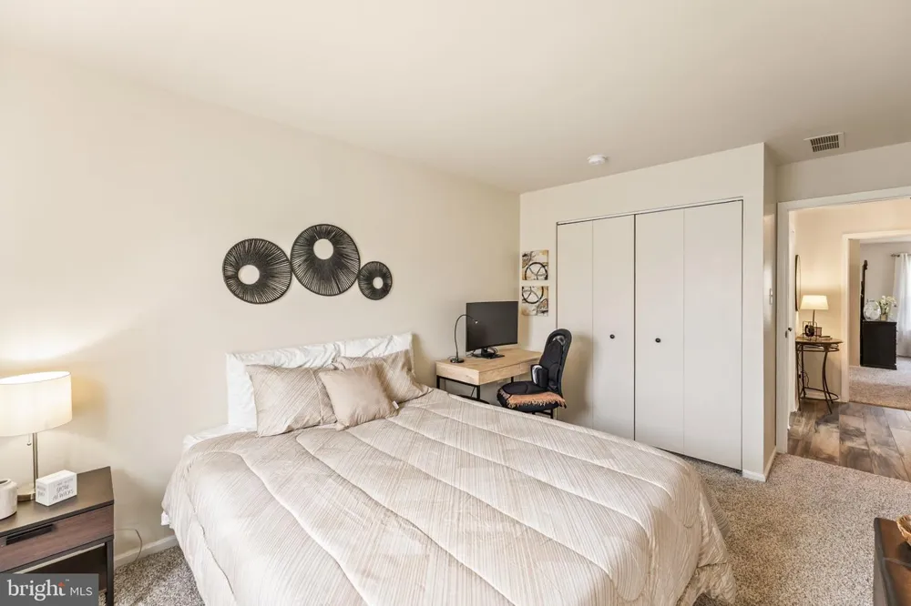 435 LONGFELLOW DRIVE Williamstown, NJ 08094