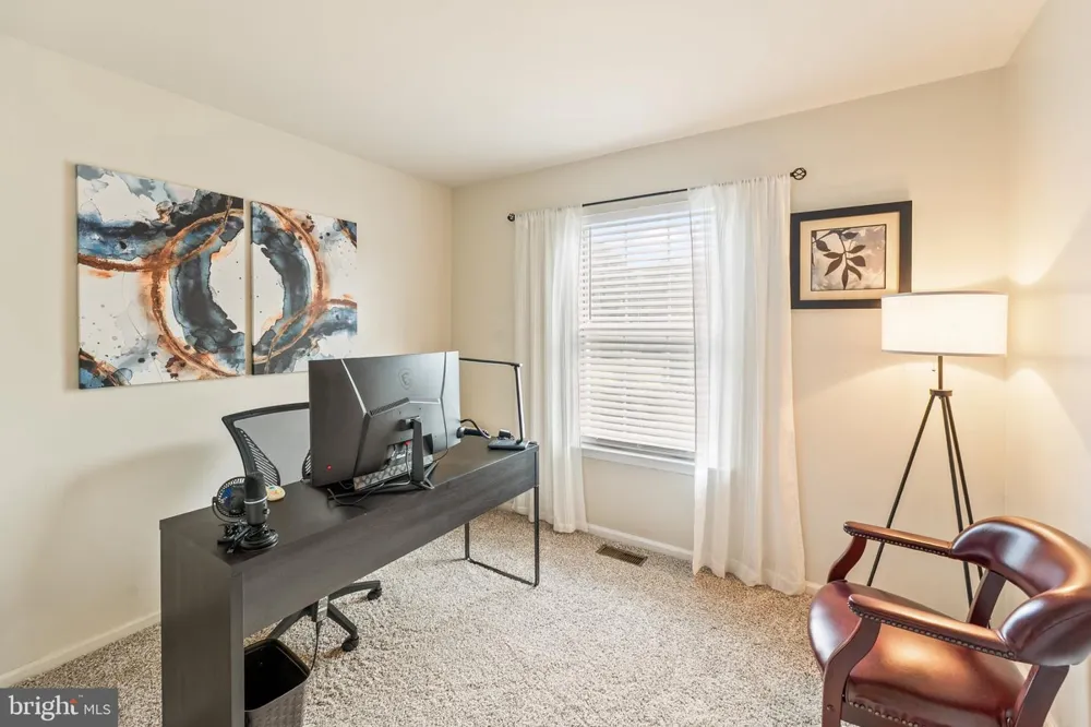 435 LONGFELLOW DRIVE Williamstown, NJ 08094