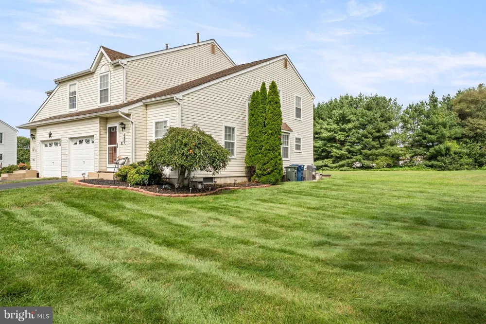 435 LONGFELLOW DRIVE Williamstown, NJ 08094